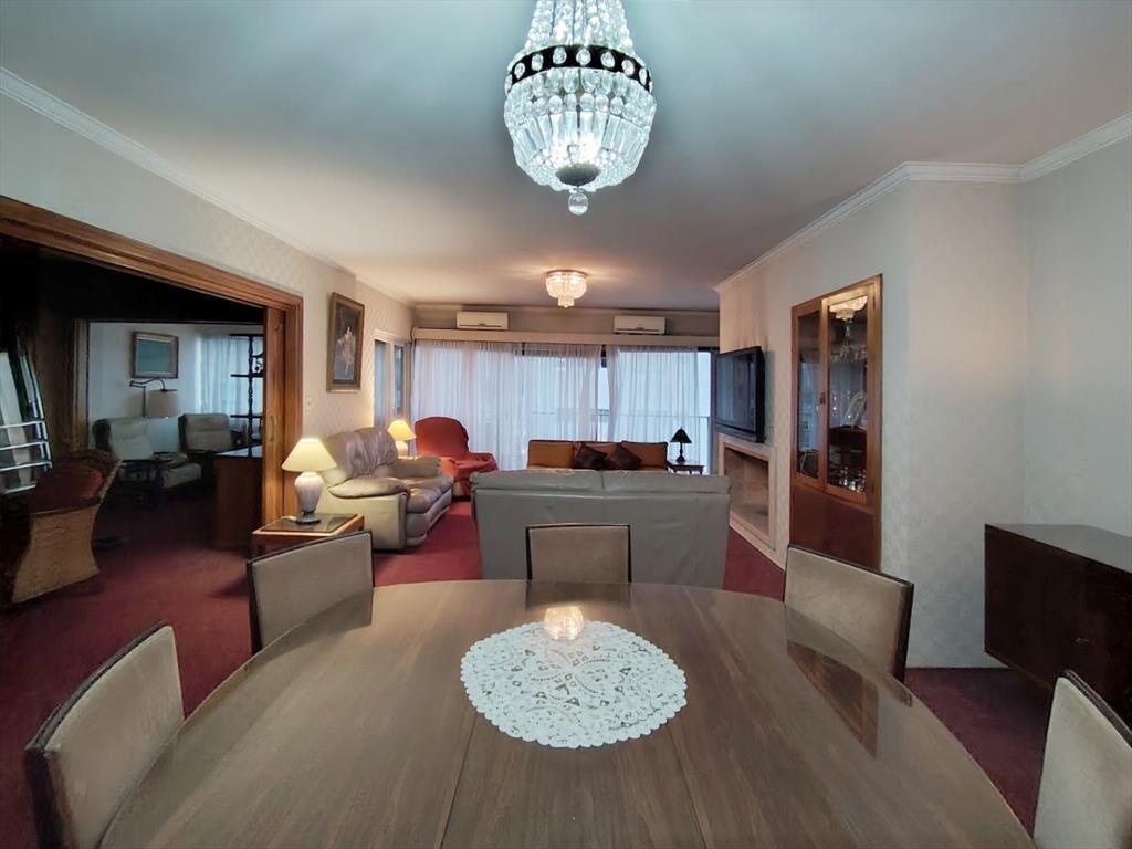 Apartamento en venta c/ cochera en Pocitos