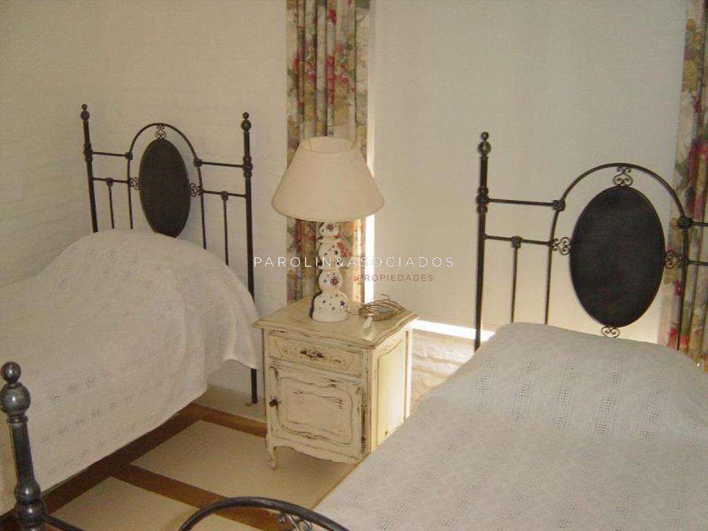 Casa en venta de 4 dormitorios en Montoya, Punta del Este.