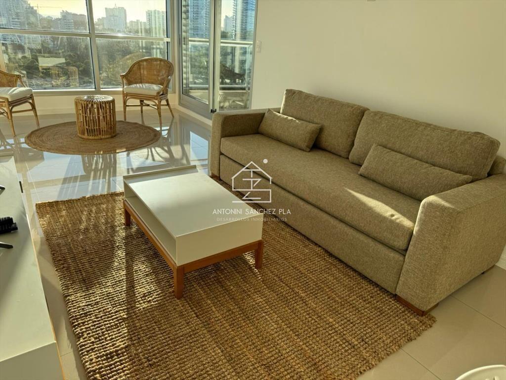 Apartamento de 2 Dormitorios + Dependencia y en