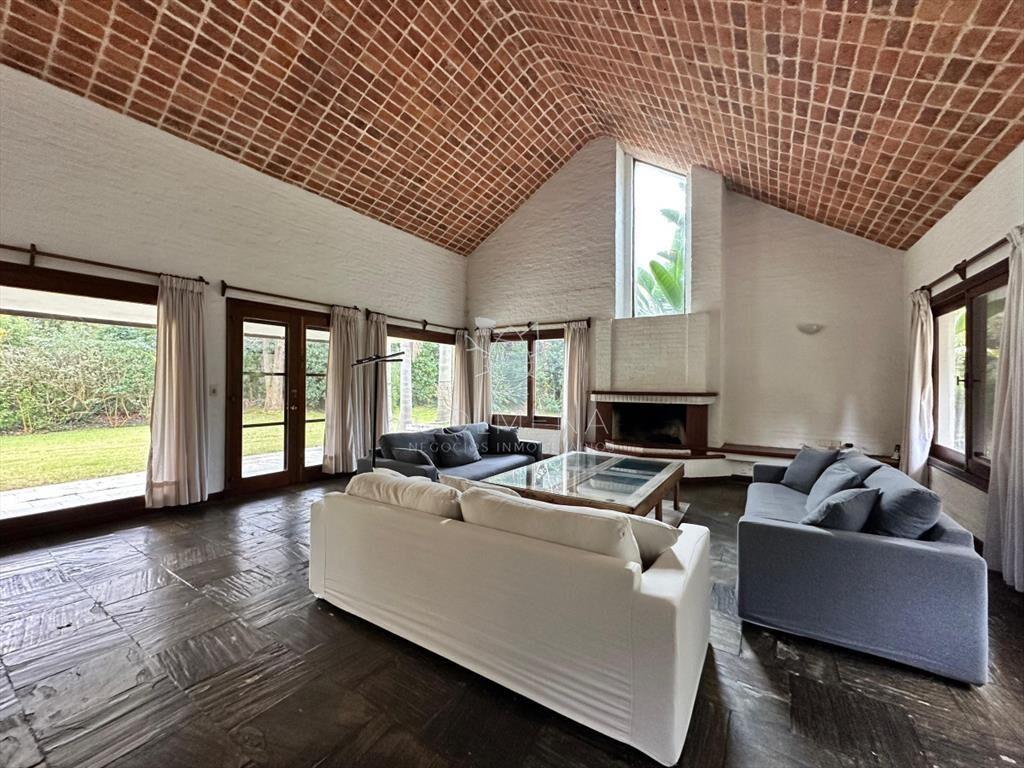 En venta casa en Barrio Golf, Punta del Este de 6