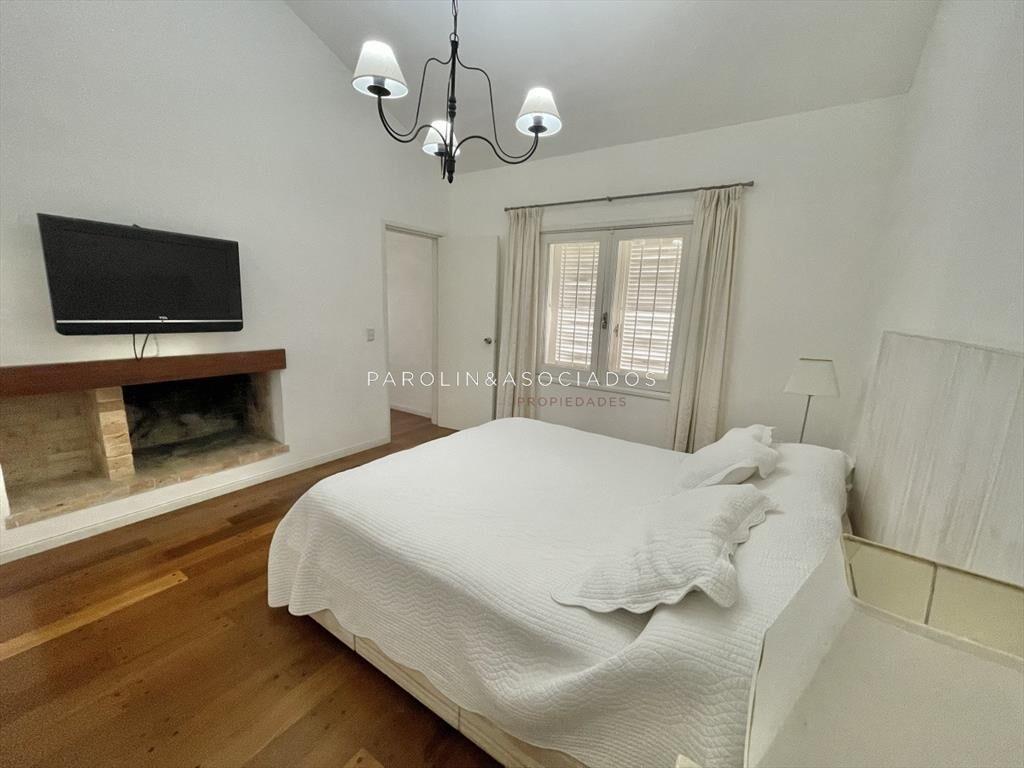 Hermosa casa en venta de 4 dormitorios en barrio