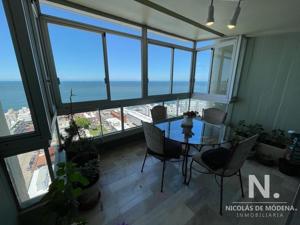 Apartamento de 3 dormitorios en venta en  en Península, Pu