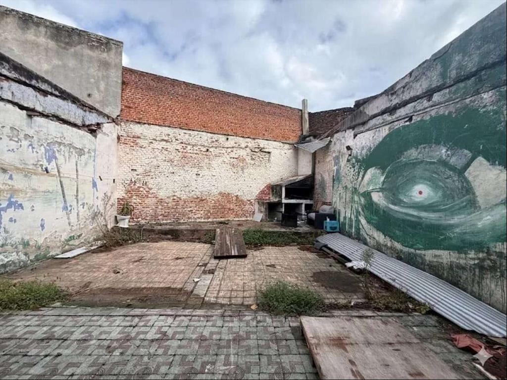 GRAN CASA EN JACINTO VERA CON MUCHO POTENCIAL PARA RECICLAR