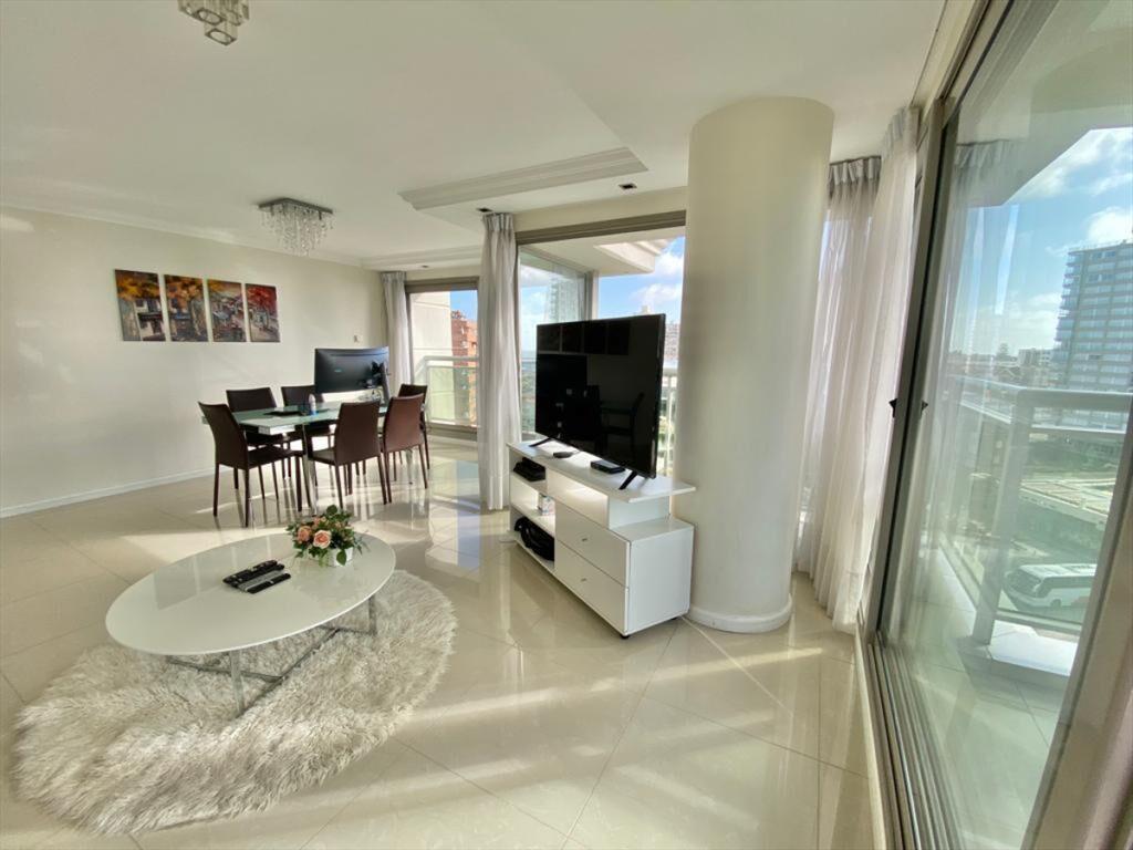 ALQUILER TEMPORARIO DE APARTAMENTO DE 2 EN PUNTA