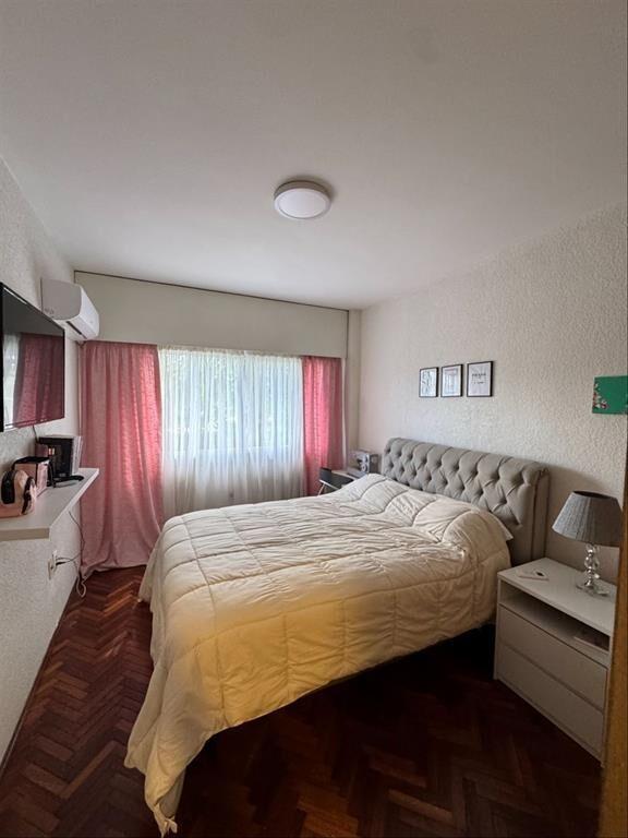 Próximo a Rambla, 2 D, GGE, Balcon al frente