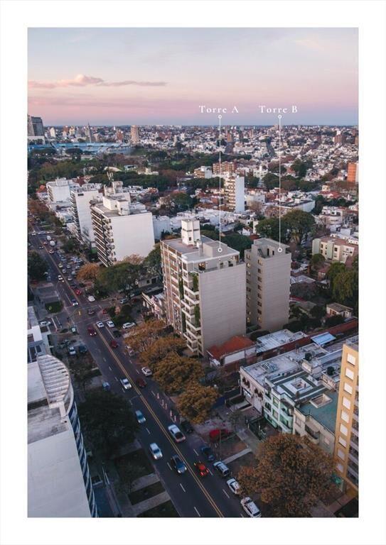 Venta apartamento 2 dormitorios con patio en Pocitos a estr