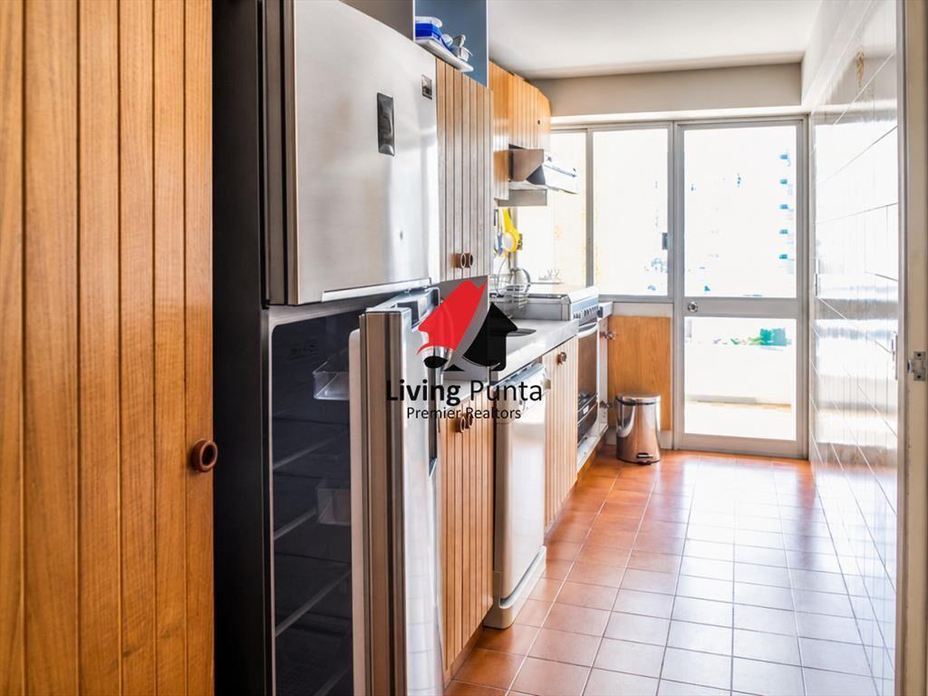 Vende apartamento de 2 dormitorios con vista al ,