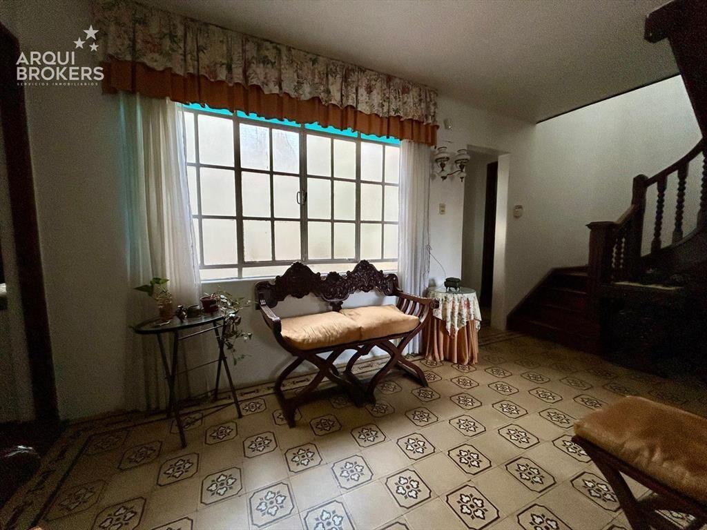 Casa de tres dormitorios en venta en Punta Carretas con gar