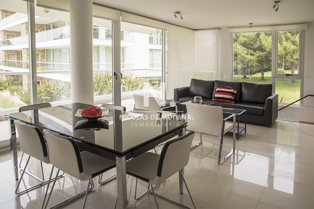 Departamento en venta en torre de categoría de 2 dormitori