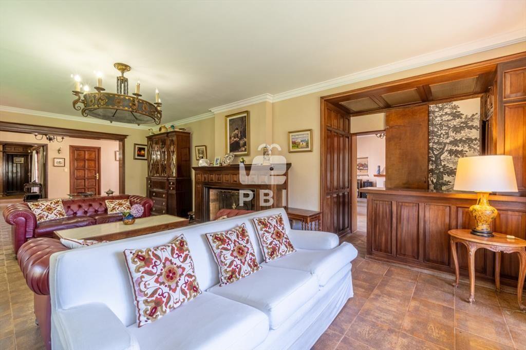 Casa 6 dormitorios + servicio + piscina Playa  -