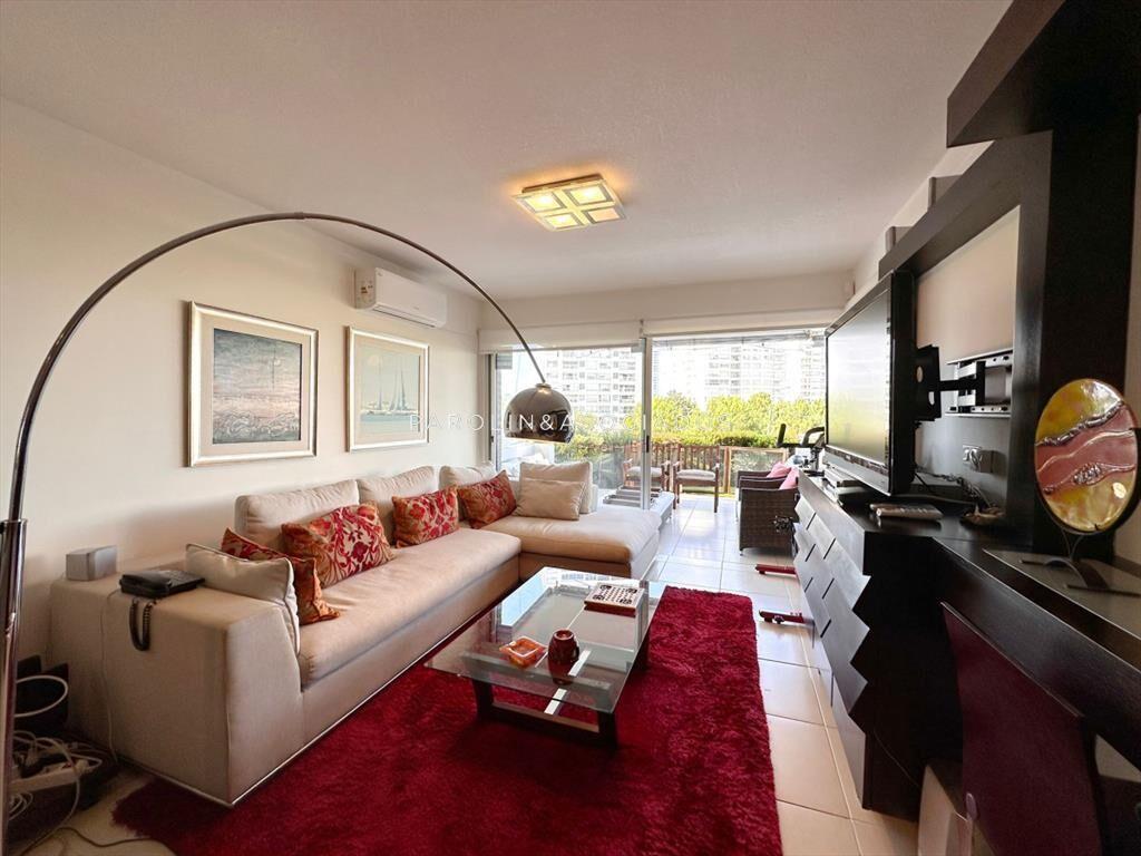 Apartamento en venta de 3 dormitorios con propio