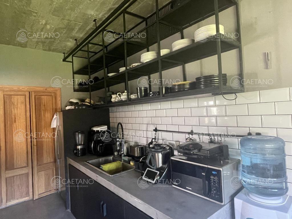 MODERNA CASA EN ZONA COLEGIOS 4 SUITES, BARBACOA