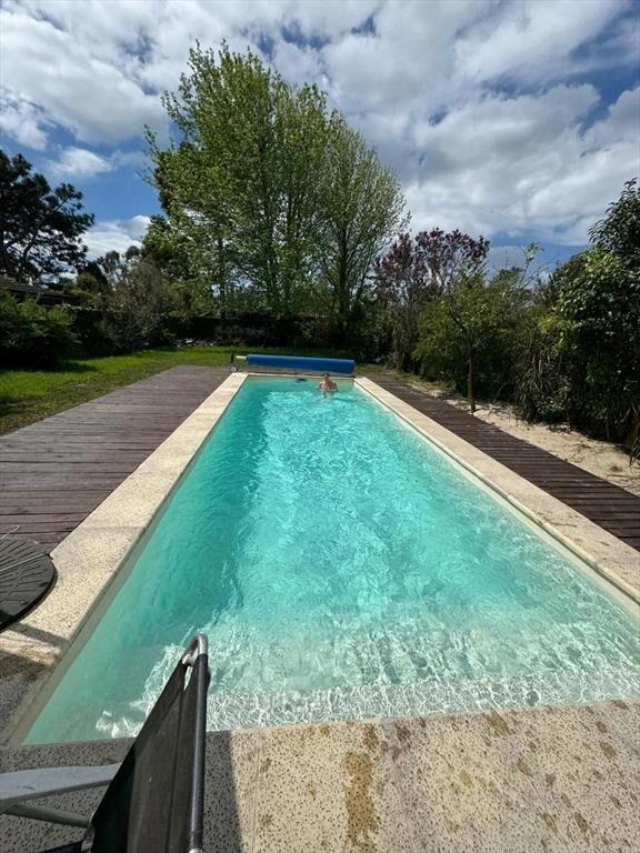 Venta amplia Casa 3 dormitorios con piscina y parrillero a