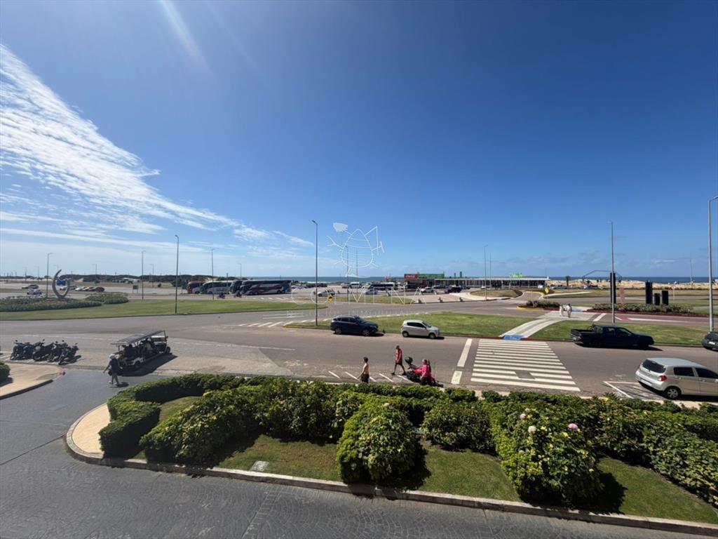 Apartamento en venta de 4 dormitorios en Punta del este , I