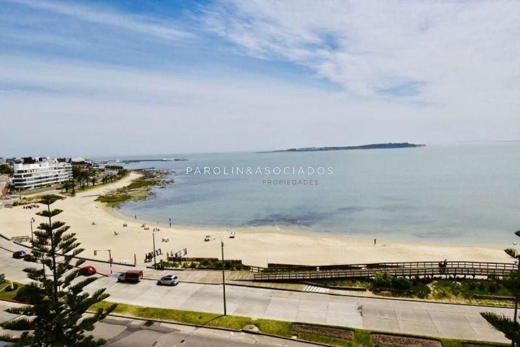 Apartamento en venta de 3 dormitorios en Malecón