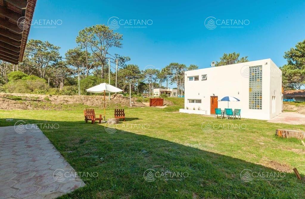 Venta Casa - 3 dormitorios + Parrillero - , Punta