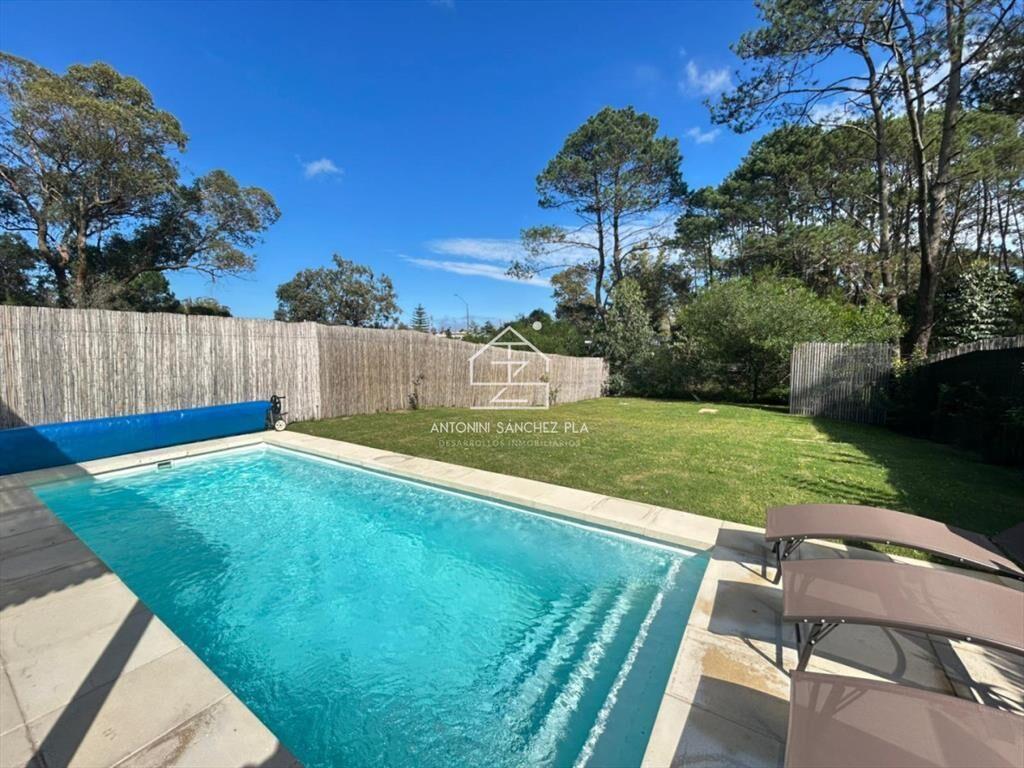 Venta casa cinco dormitorios Punta del este