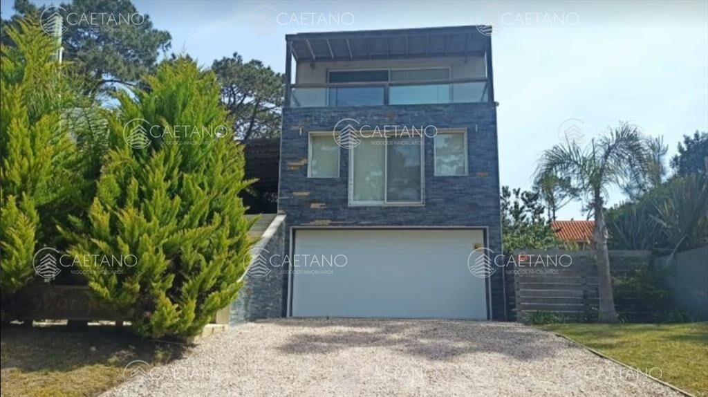 Venta de Casa 4 DORMITORIOS en Montoya, La Barra
