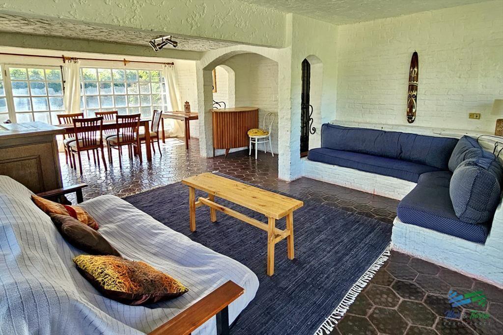 En venta casa 5 dormitorios, piscina, a 1 cuadra