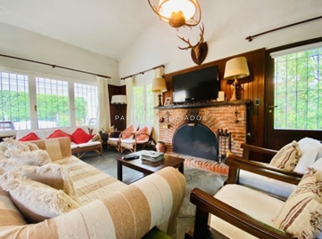 Casa En Venta de 6 Dormitorios en Mansa, Punta