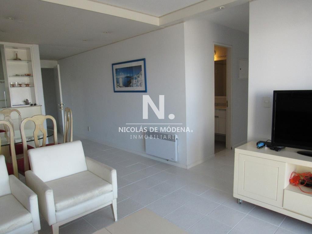 Venta de apartamento de tres dormitorios en Punta