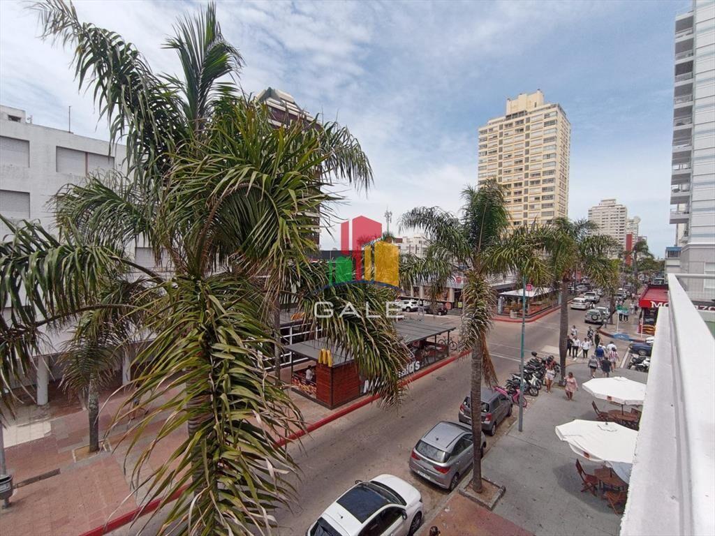 ALQUILER ANUAL, 2 dormitorios, Península, Punta del Este