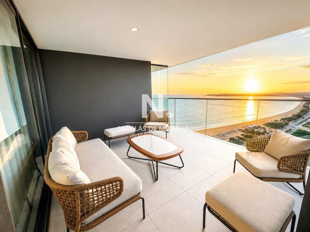 Vende apartamento de 3 dormitorios frente al mar