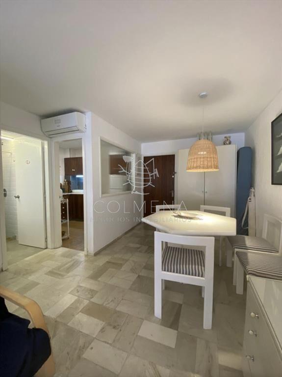 Apartamento de 1 dormitorio con balcón en