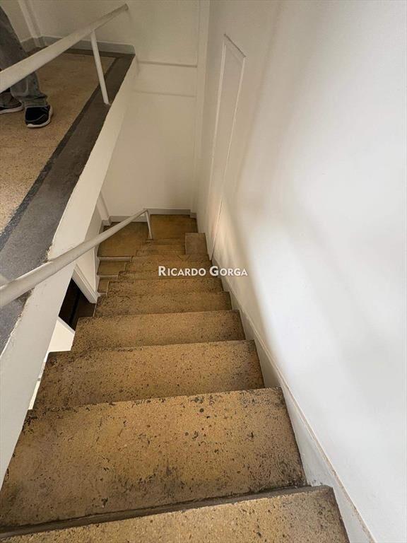 Casa de 4 dormitorios + Local en Venta a metros de Av. M...
