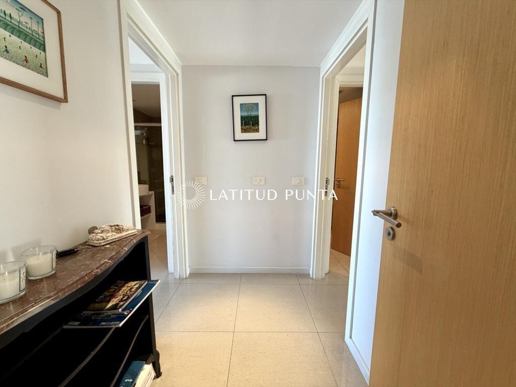 Apartamento de dos suites más dependencia con al