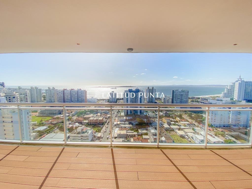 Piso alto pasante en Brava, 3 dormitorios, y