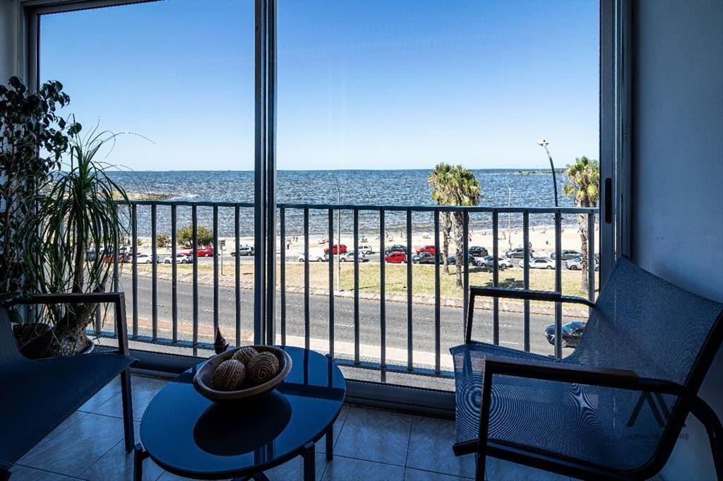 Venta Apartamento 3 dormitorios 3 baños c/cochera y serv...