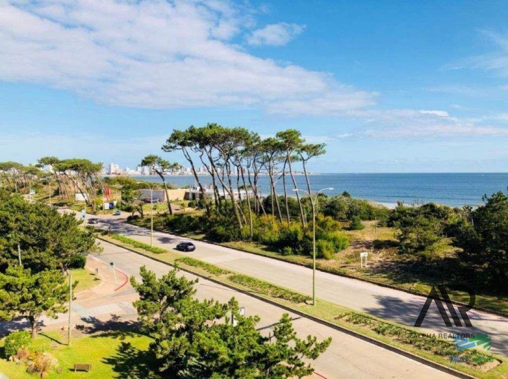 Apartamento en Alquiler Anual c/ cochera en Rambla parad...