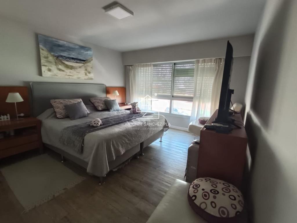 Venta apartamento tres dormitorios Punta del este