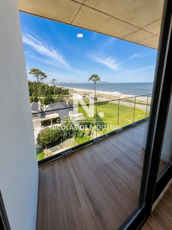 Apartamento de 3 dormitorios en primera linea de