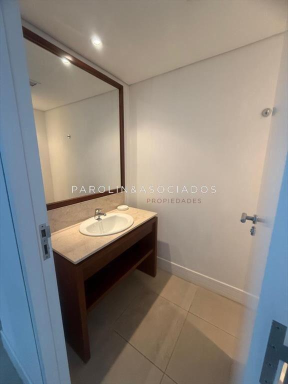 Apartamento en venta de 3 dormitorios en edificio