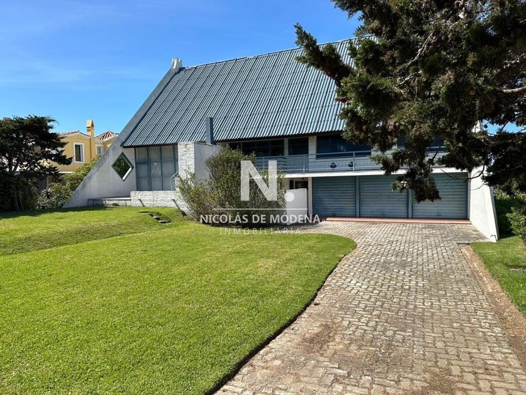 En venta casa de 3 plantas, con 3 dormitorios en suite en M