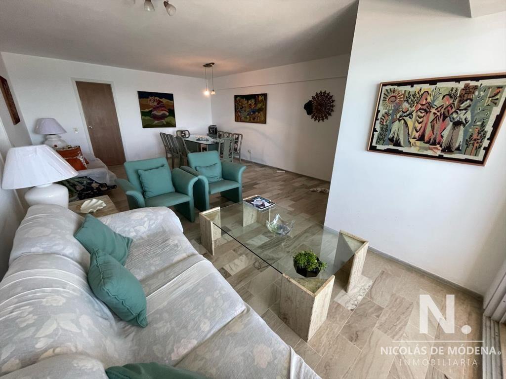 Apartamento de 3 dormitorios en venta en  en Península, Pu