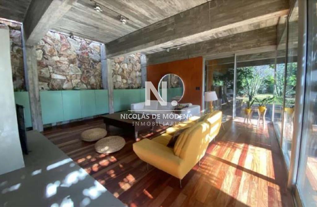 Casa en venta de 4 suites en Punta del Este
