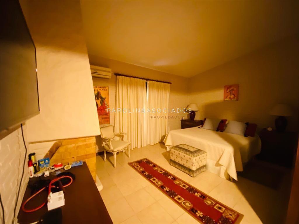 Excelente propiedad en venta de 4 suites en Punta