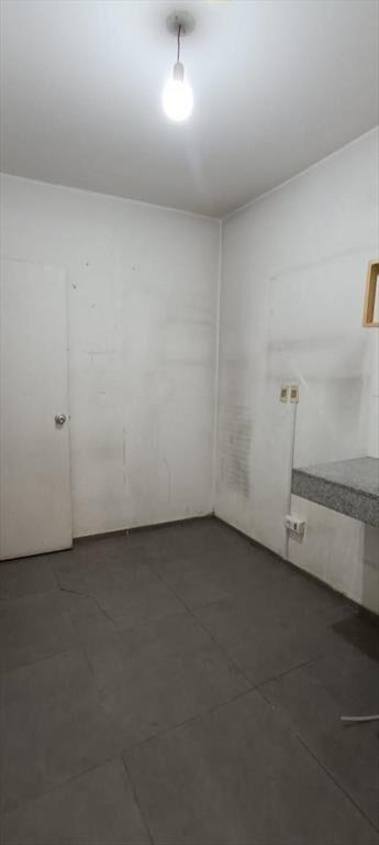 Gral. Flores, zona outlet, 120 m2, 6 de frente, excelente