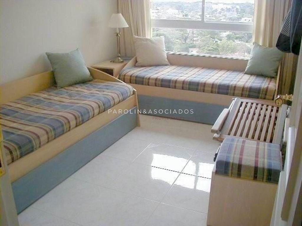 Apartamento de 3 dormitorios en Coral Tower, del