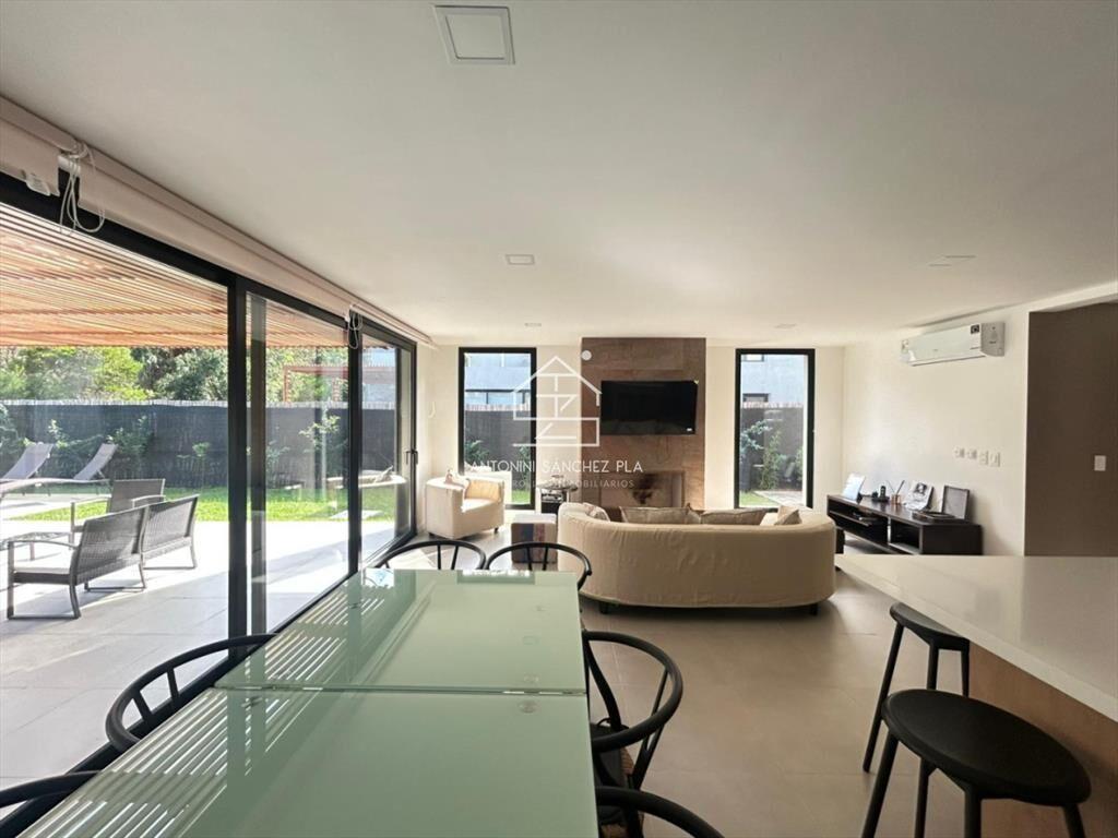 Venta casa cinco dormitorios Punta del este
