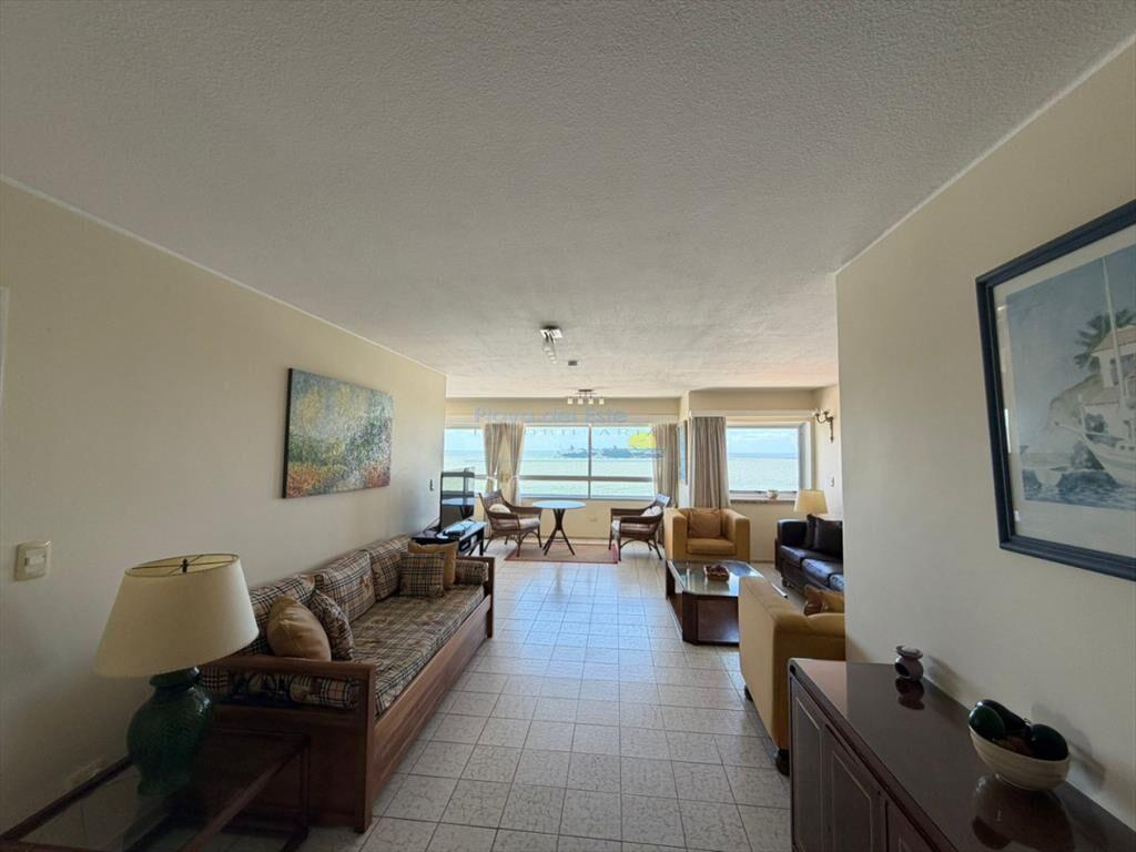 Apartamento en venta de 2 dormitorios y servicio