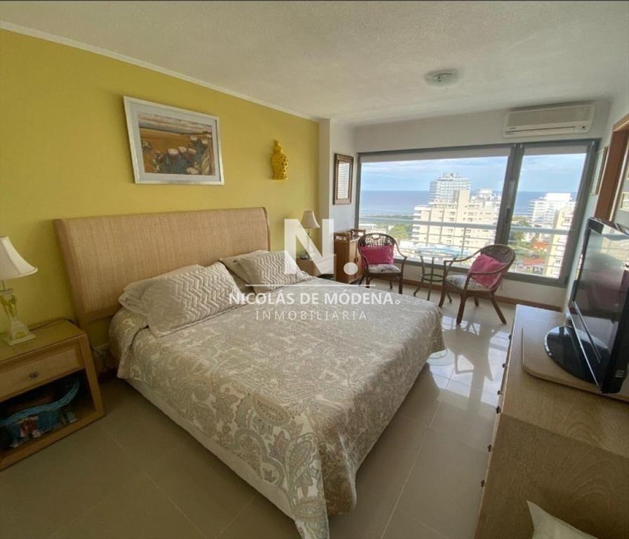 Vende en Playa Brava, Apartamento de 3 dormitorios, con vis