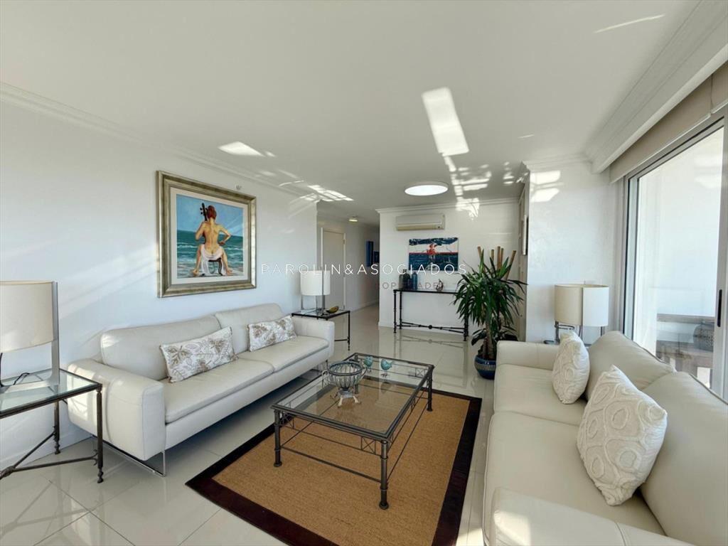 Apartamento en venta de 3 dormitorios mas de en