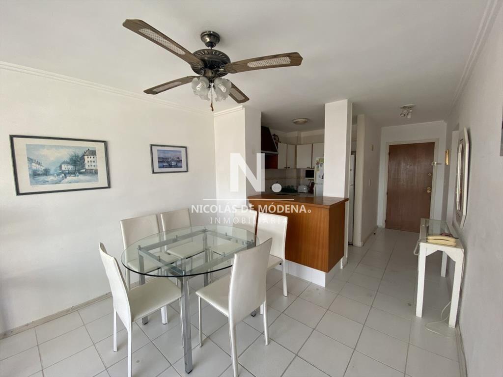 Apartamento con vista a Playa Mansa 2 dormitorios