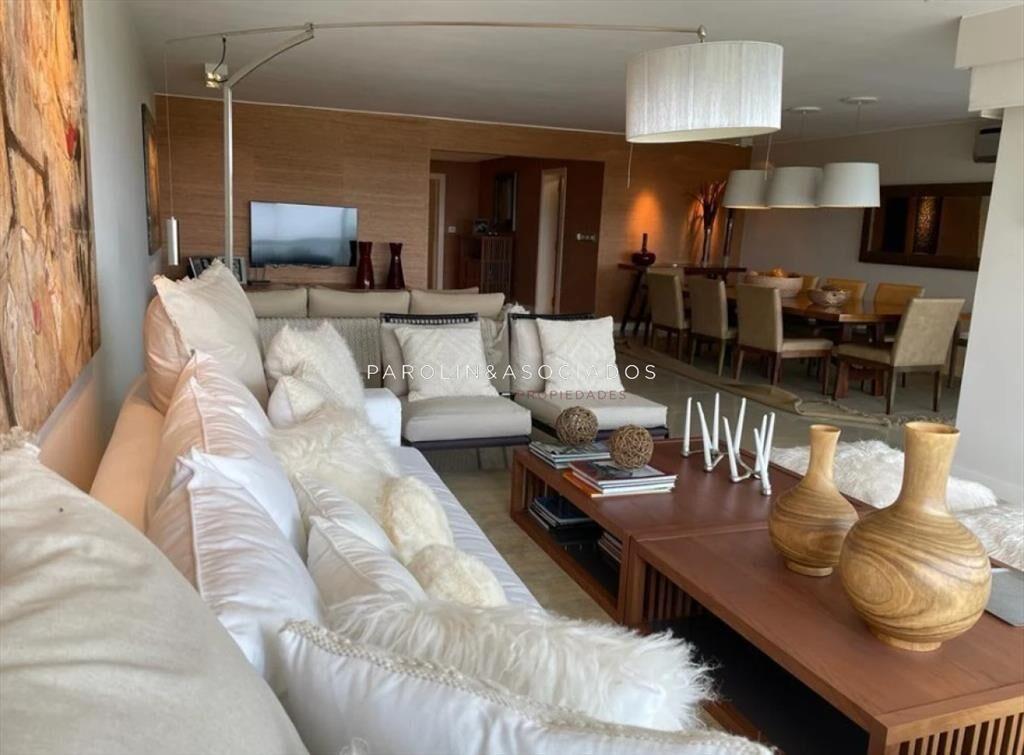 Apartamento en venta de 3 suites en edificio del