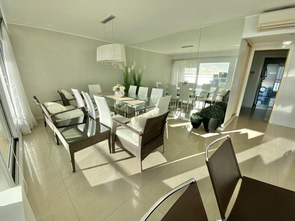 VENTA DE APARTAMENTO 3 DORMITORIOS + DEPENDENCIA