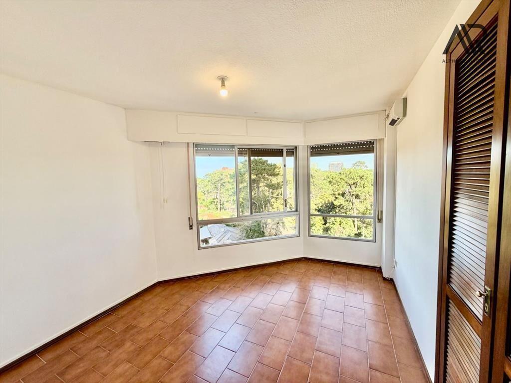 Apartamento en venta c/ cochera en Nuevo Cantegril